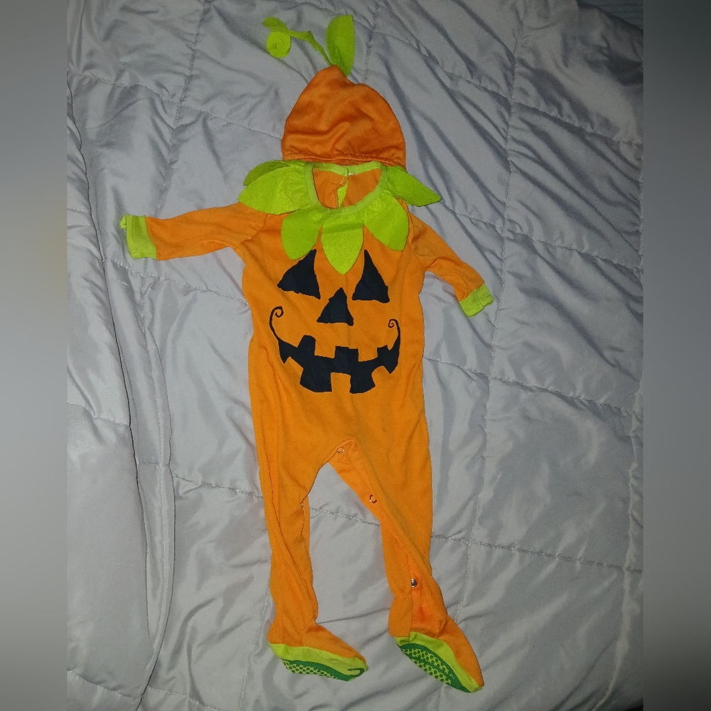 Infant Pumkin Halloween Costume. Size 6-9month